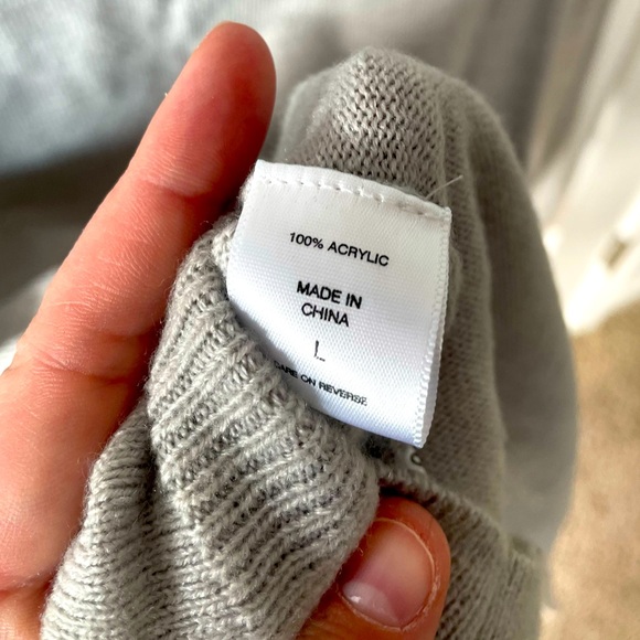 New York and Company Deep V sweater - Picture 3 of 4